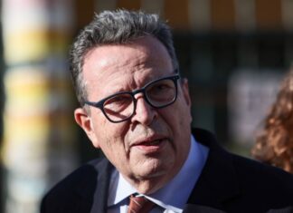 Αίτημα άρσης ασυλίας του Κύρτσου για χρέη 450.000 ευρώ προς το Δημόσιο – Γιατί εξοργίστηκε ο ευρωβουλευτής