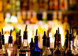 Η ΑΑΔΕ στα πρώτα τραπέζια πίστα – Σαφάρι στα νυχτερινά κέντρα διασκέδασης για λαθραία ποτά και φοροδιαφυγή