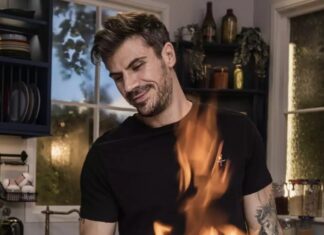 Ο Άκης Πετρετζίκης έκλεισε όλα τα μαγαζιά εστίασης στην Αθήνα