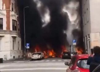 Μιλάνο: Εικόνες – σοκ με αυτοκίνητα τυλιγμένα στις φλόγες – Η απίστευτη έκρηξη που «έπνιξε» με καπνό τους δρόμους