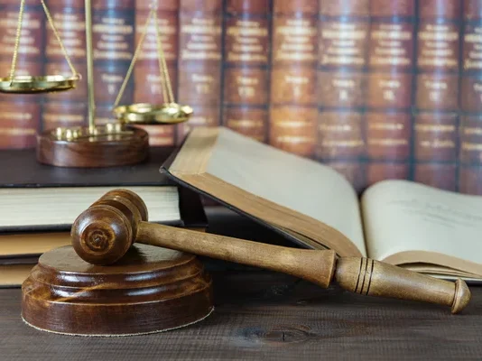 Τέλος στο δικαστικό ένσημο για τις αναγνωριστικές αγωγές του Πολυμελούς