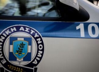 Απίστευτο περιστατικό στον Κορυδαλλό: Γυναίκα έριξε σπρέι στα μάτια ηλικιωμένης για να αρπάξει το εγγόνι της – Μαρτυρία σοκ στο D