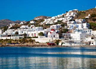 Φοροδιαφυγή στη Μύκονο: Πρόστιμα και λουκέτα 48 ωρών σε strip club και καφετέρια