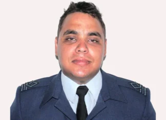 Τι σημαίνει πρακτικά η υιοθέτηση του παιδιού του 34χρονου σμηναγού Χρήστου Μουλά από τη Βουλή των Ελλήνων