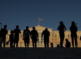 Νέες αλλαγές σε εργασία και συμβάσεις: Τι αλλάζει σε απολύσεις και δοκιμαστική περίοδο