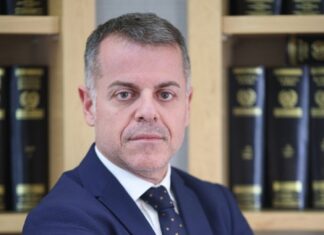 Γιάννης Καρούζος: Η μάχη των μισθών