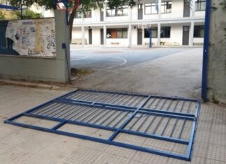 Βόλος: Έπεσε η καγκελόπορτα του 2ου ΕΠΑΛ και χτύπησε εκπαιδευτικό στο κεφάλι