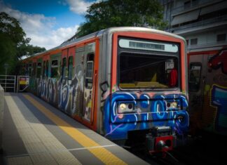 Μοσχάτο: Εκκενώθηκε συρμός του ηλεκτρικού – Έβγαιναν καπνοί, έσβησε τη φωτιά ο οδηγός