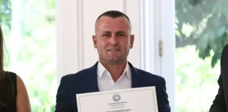 Ελληνική ιθαγένεια απέκτησε τιμητικά ο άνδρας που ρίσκαρε την ζωή του και ανέσυρε δύο παιδιά από τον Άραχθο