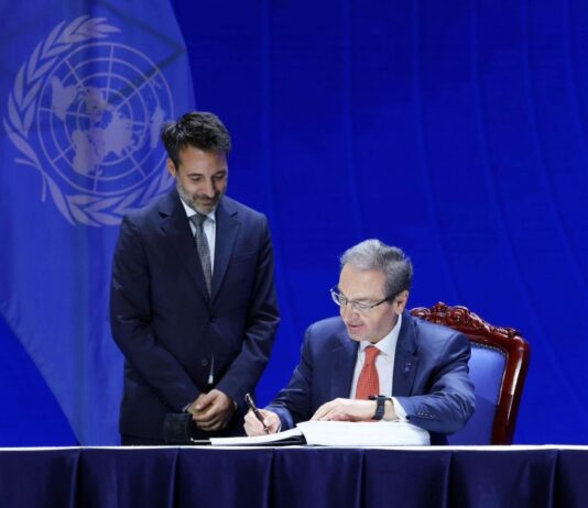 Ο Υφυπουργός Δικαιοσύνης, Ι. Μπούγας, υπέγραψε τη Διεθνή Συνθήκη του ΟΗΕ για την αντιμετώπιση του Κυβερνοεγκλήματος