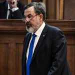 Χρήστος Παπάς για τις φωτογραφίες που χαιρετάει ναζιστικά: «Ήμουν πιο ρομαντικός το 1989»