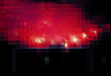 Αμπελόκηποι: Συνελήφθη 49χρονος που έδωσε φωτοβολίδες στον ανήλικο γιο του κατά τη διάρκεια αγώνα