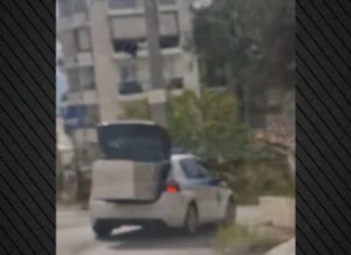 Σε διαθεσιμότητα ο αστυνομικός που οδηγούσε το περιπολικό που μετέφερε… ψυγείο στο πορτ μπαγκάζ