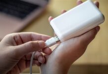 Νέα έκρηξη power bank σε αεροπλάνο φέρνει αυστηρότερα μέτρα για τους φορητούς φορτιστές