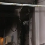 Θεσσαλονίκη: Εμπρηστική επίθεση με γκαζάκια σε είσοδο πολυκατοικίας τα ξημερώματα