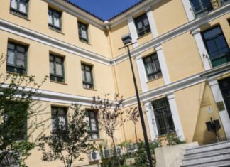 Ευελπίδων – Πέθανε ηλικιωμένος κατηγορούμενος μέσα στο δικαστήριο – Δικάζονταν για ενδοοικογενειακή βία