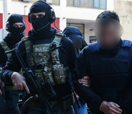 Πάνω από 5 ώρες στην Εισαγγελία Πειραιά ο «Έλληνας Escobar» – Πήρε προθεσμία για να απολογηθεί για τους 4 τόνους κοκαΐνης