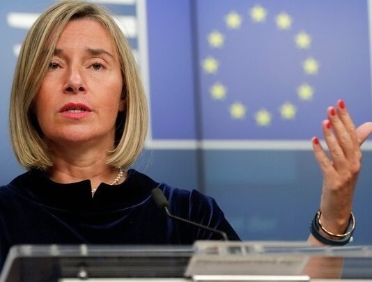 Ελεύθεροι οι Mogherini και Sannino – Συνεχίζονται οι έρευνες για απάτη στην ΕΕ