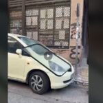 Βαρύ τραπέζι εκσφενδονίστηκε από μπαλκόνι στην Ιπποκράτους – Έσπασε αυτοκίνητο! – Αποκλειστικά videos