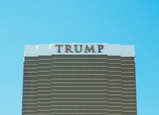 Νομικό ντόμινο στις ΗΠΑ: Πάνω από 1.000 εταιρείες μηνύουν τον Trump