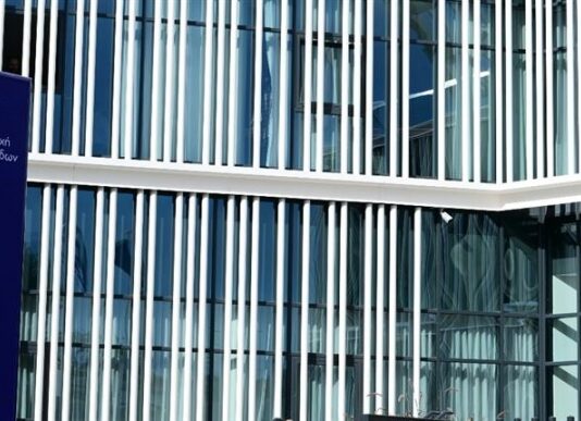 Ελεγκτικό σαφάρι της ΑΑΔΕ στην αγορά για POS και IRIS – Πρόστιμα έως 20.000 ευρώ για μη διασύνδεση