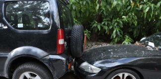 Tραγουδίστρια υπό την επήρεια αλκοόλ τράκαρε πάνω σε παρκαρισμένα αυτοκίνητα στο Κολωνάκι