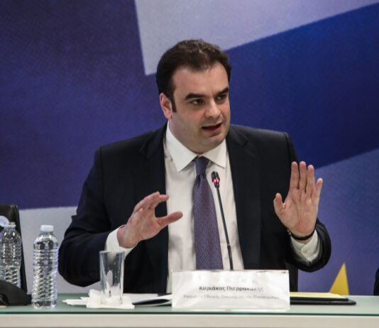 Πιερρακάκης: Το Δημόσιο δεν θα ασκήσει ένδικα μέσα για τις αποζημιώσεις στην τραγωδία των Τεμπών