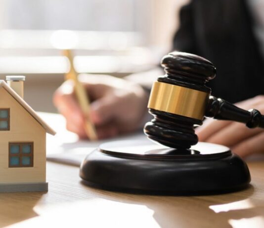 «Κι όμως… γυρίζει» – Πώς μια δικαστική απόφαση μπορεί να ανατρέψει έναν πλειστηριασμό που έχει ήδη γίνει