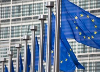 Προειδοποιητική επιστολή Κομισιόν προς Ελλάδα – Έρχονται βαριές κυρώσεις εάν δεν χτυπήσετε το μαύρο χρήμα