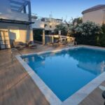 Θρασύτατο κύκλωμα με εικονικά τιμολόγια: Δήλωνε άστεγη και έμενε σε βίλα με πισίνα… Πάνω από 17 εκατ. η φοροδιαφυγή