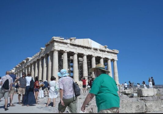 Ακρόπολη – Άνδρας έβγαλε μαχαίρι, επιτέθηκε και χτύπησε Αμερικανούς τουρίστες